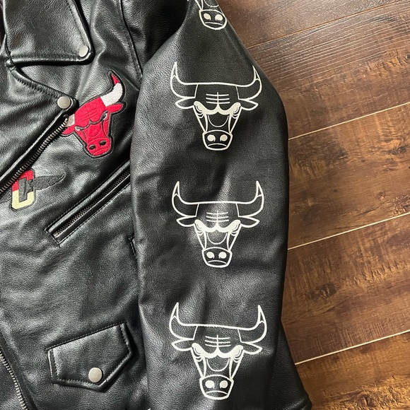 Chicago Bulls Motorcycle Jacket - Picture 2 of 11